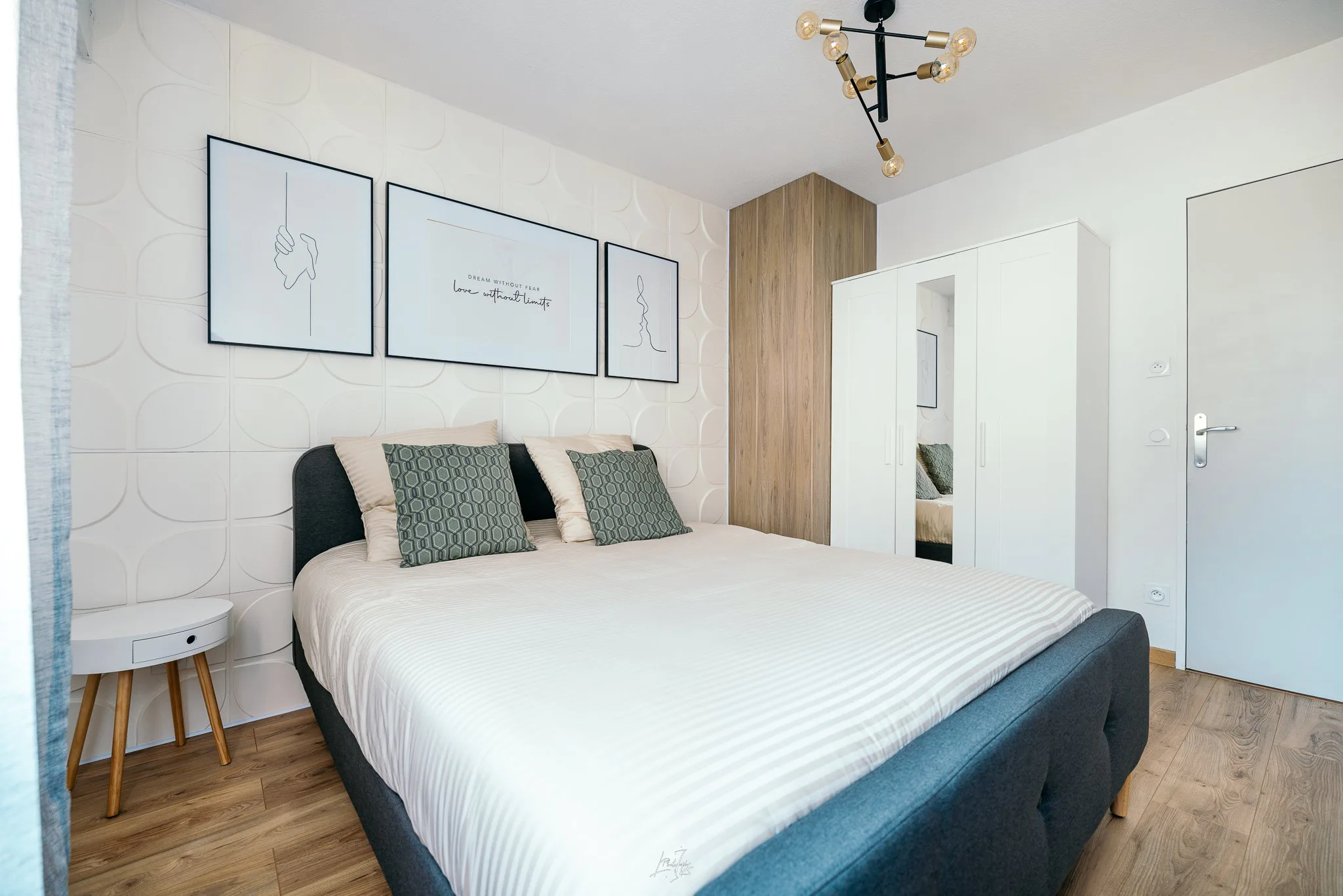 Photographe d’intérieur professionnel à Lyon – chambre moderne photographiée pour un hôtel