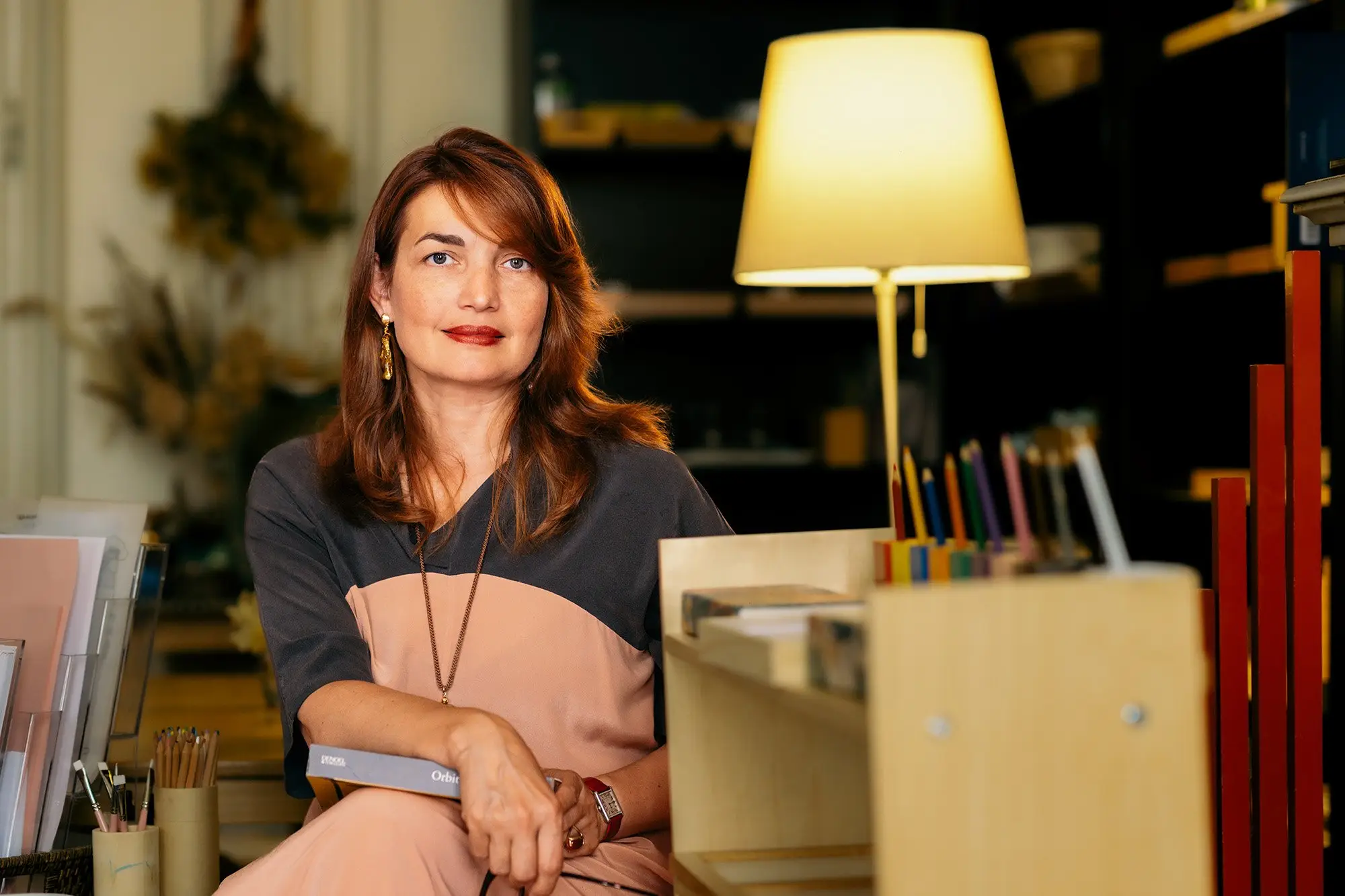 Portrait professionnel d’une dirigeante dans son bureau — portrait corporate à Lyon