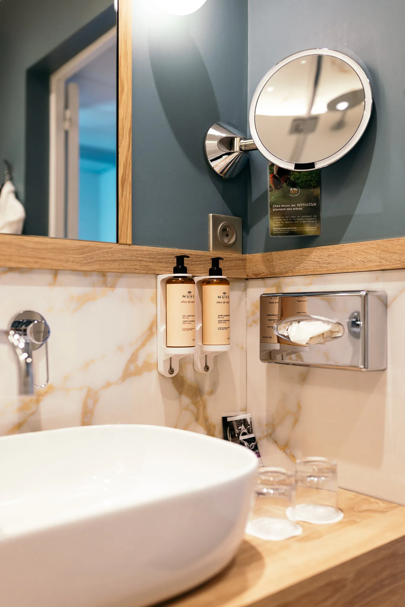 Photographe d’intérieur à Lyon – salle de bain photographiée pour un hôtel ou une entreprise