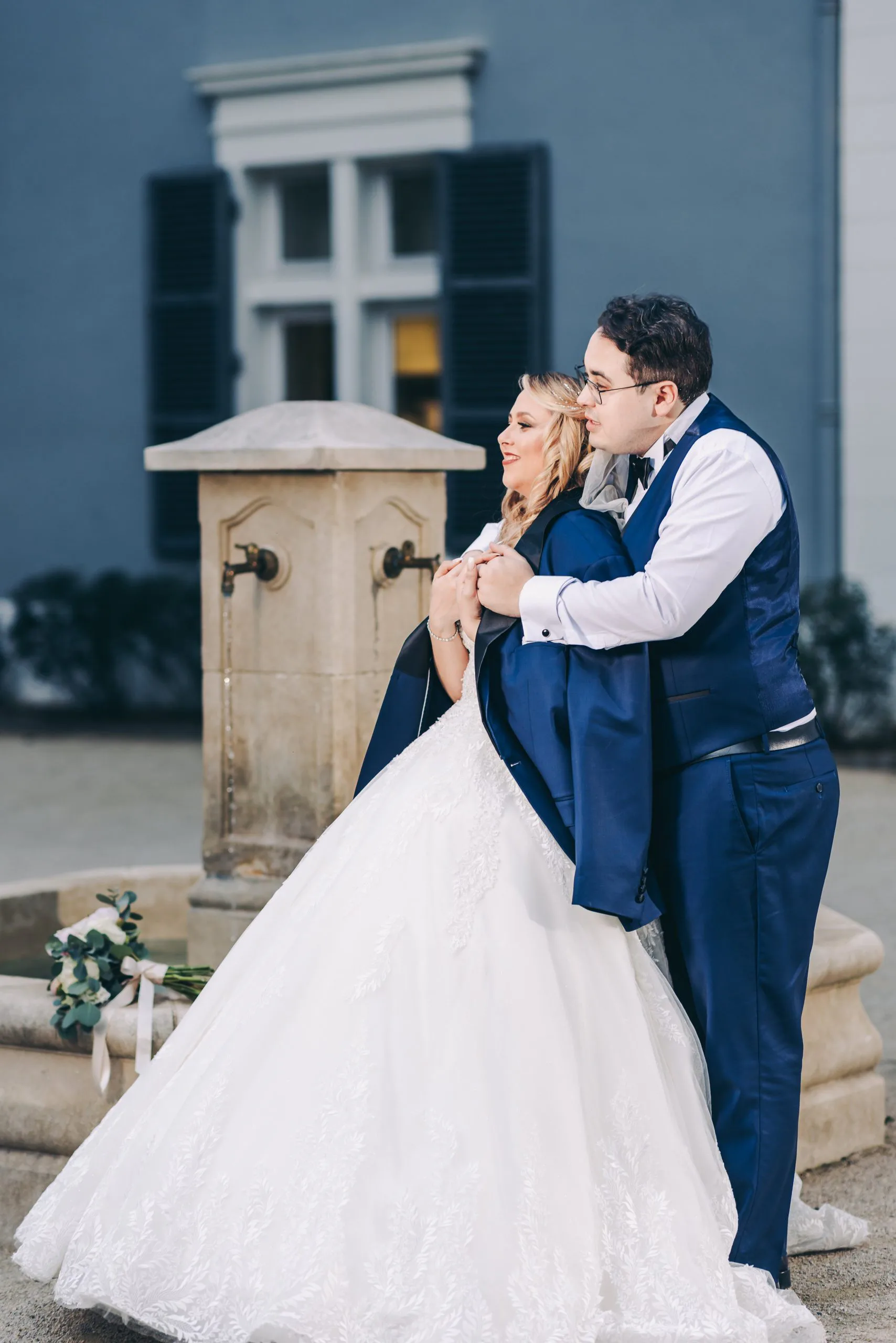 photographe-mariage-maison-anthouard-ecully-fontaine-couple-couleur