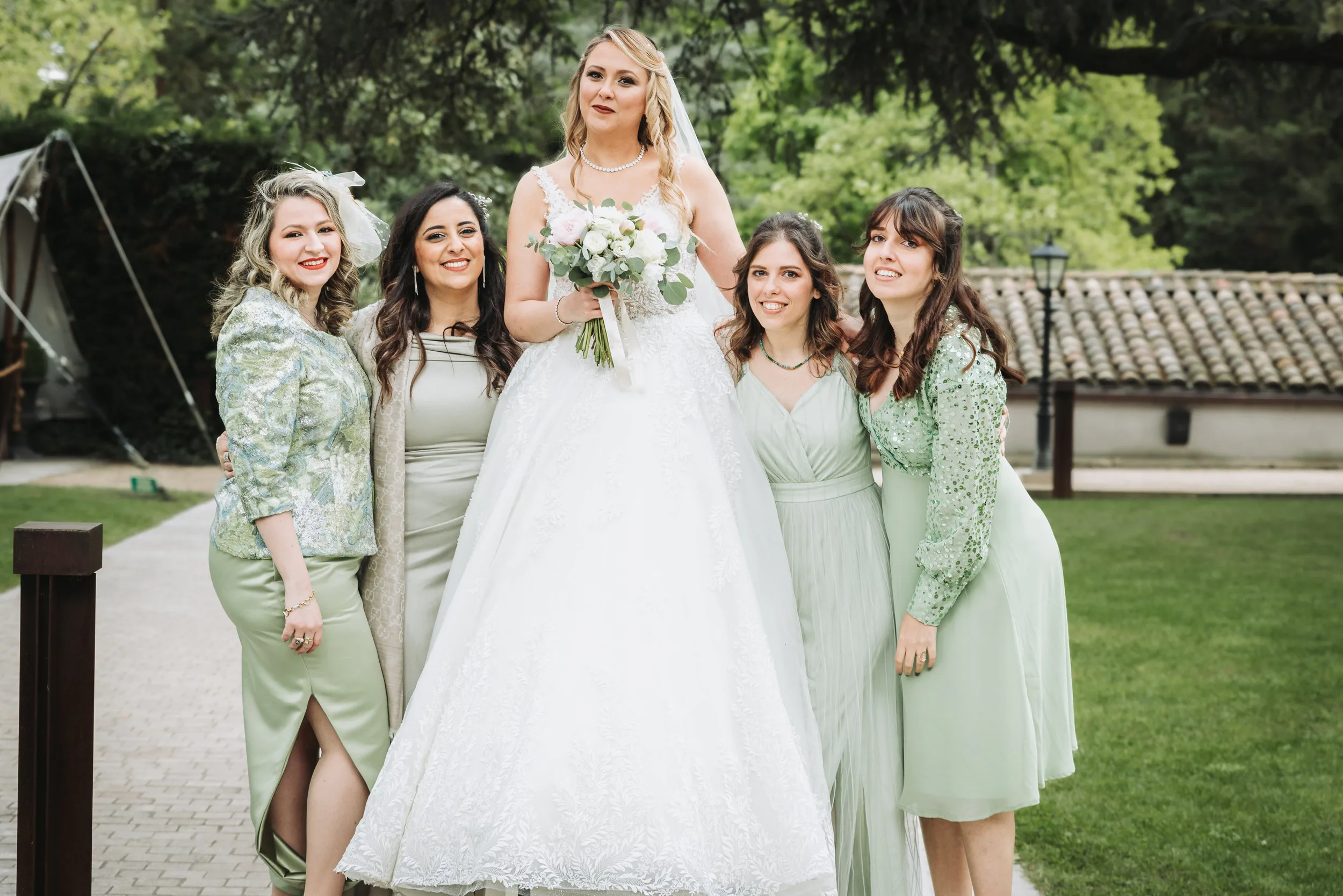 photographe-mariage-maison-anthouard-ecully-mariee-demoiselles-honneur