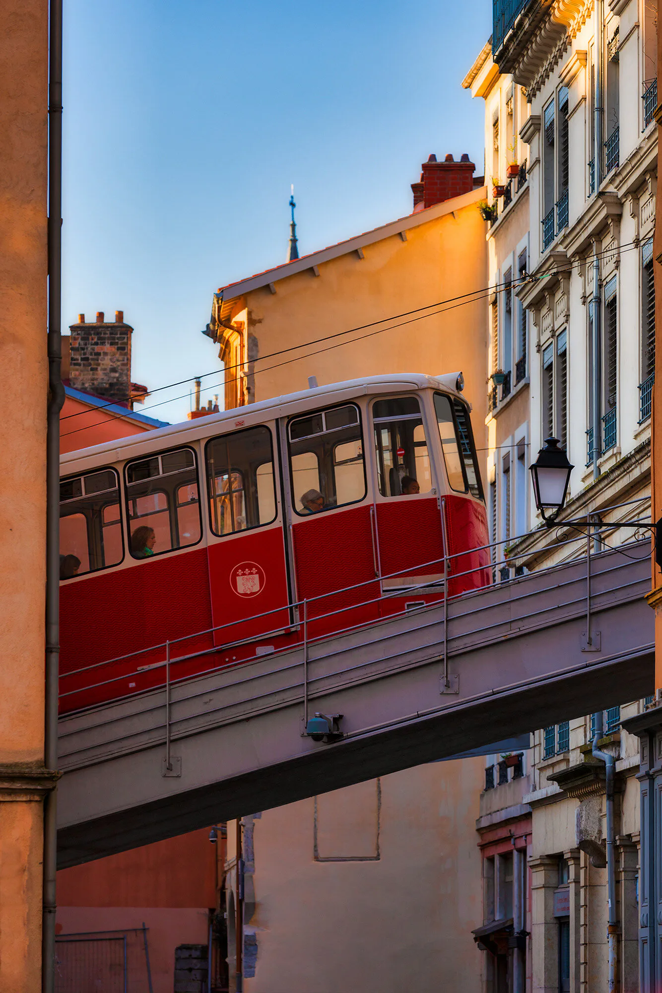Tirage photo de Lyon « La funiculaire en quittant la station » — Iulian Rotaru