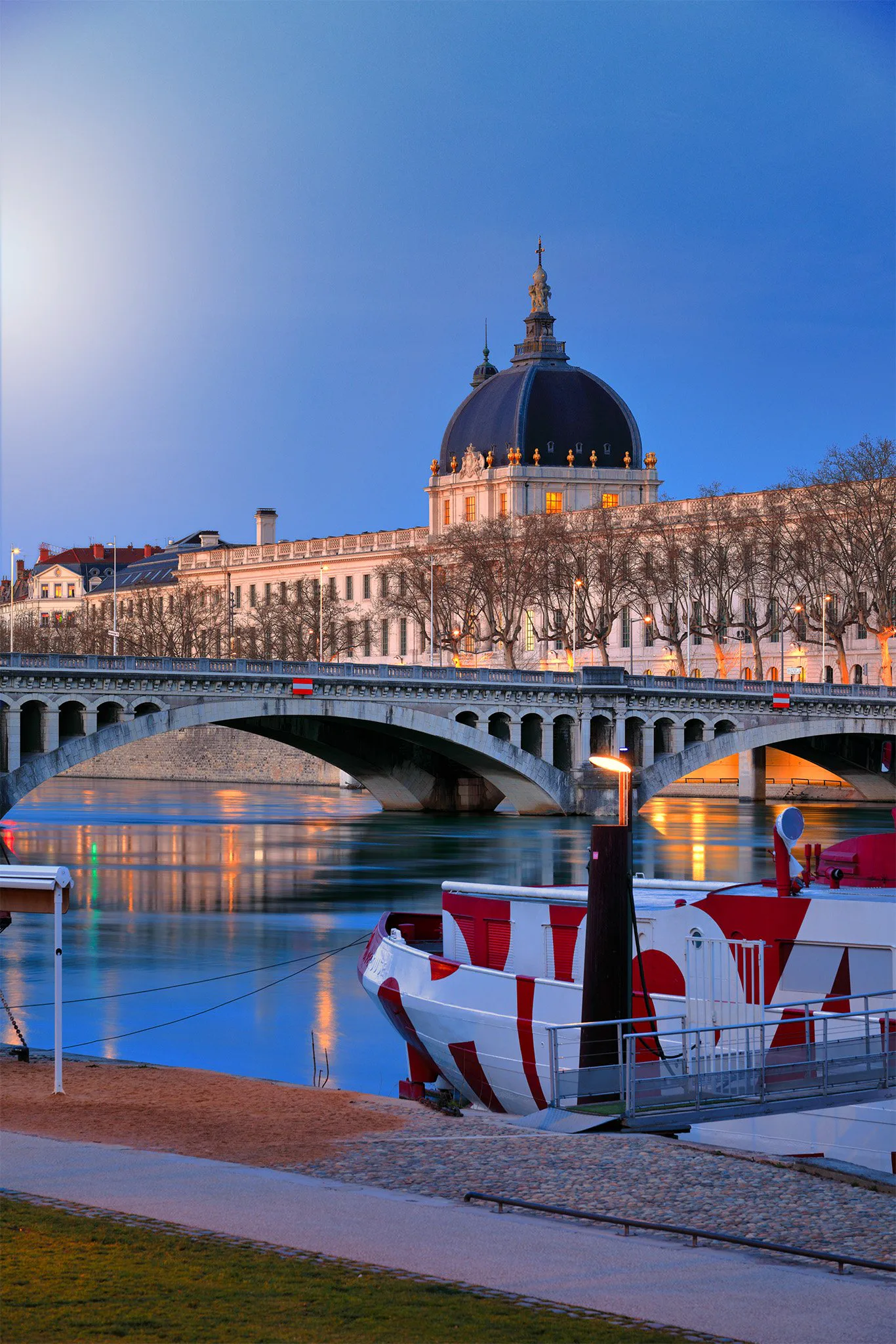 Tirage photo de Lyon « Grand Hotel Dieu » — Iulian Rotaru