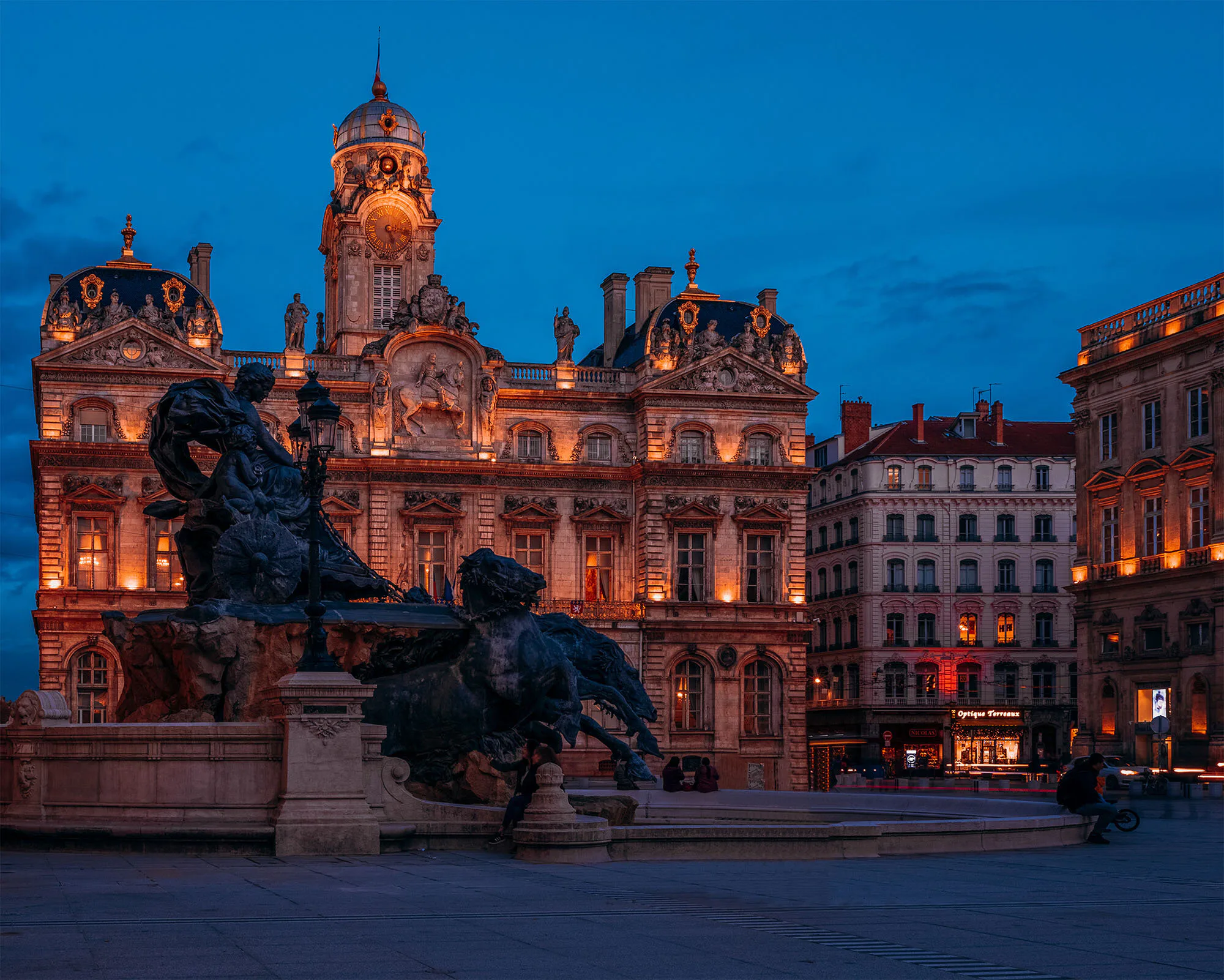 Tirage photo de Lyon « L'Heure bleue au Place des Terreaux » — Iulian Rotaru