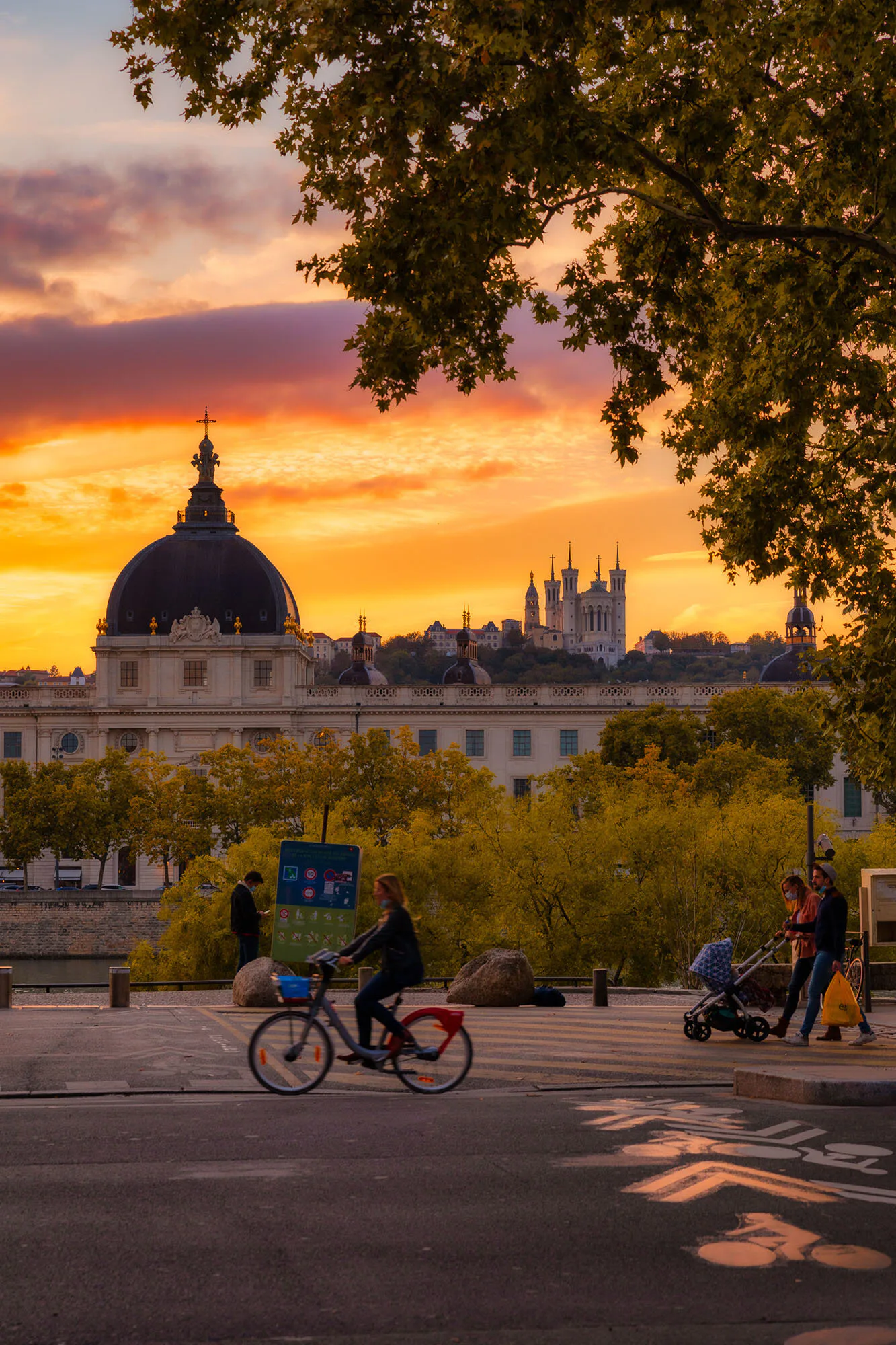 Tirage photo de Lyon « Yellow sunset over Lyon » — Iulian Rotaru