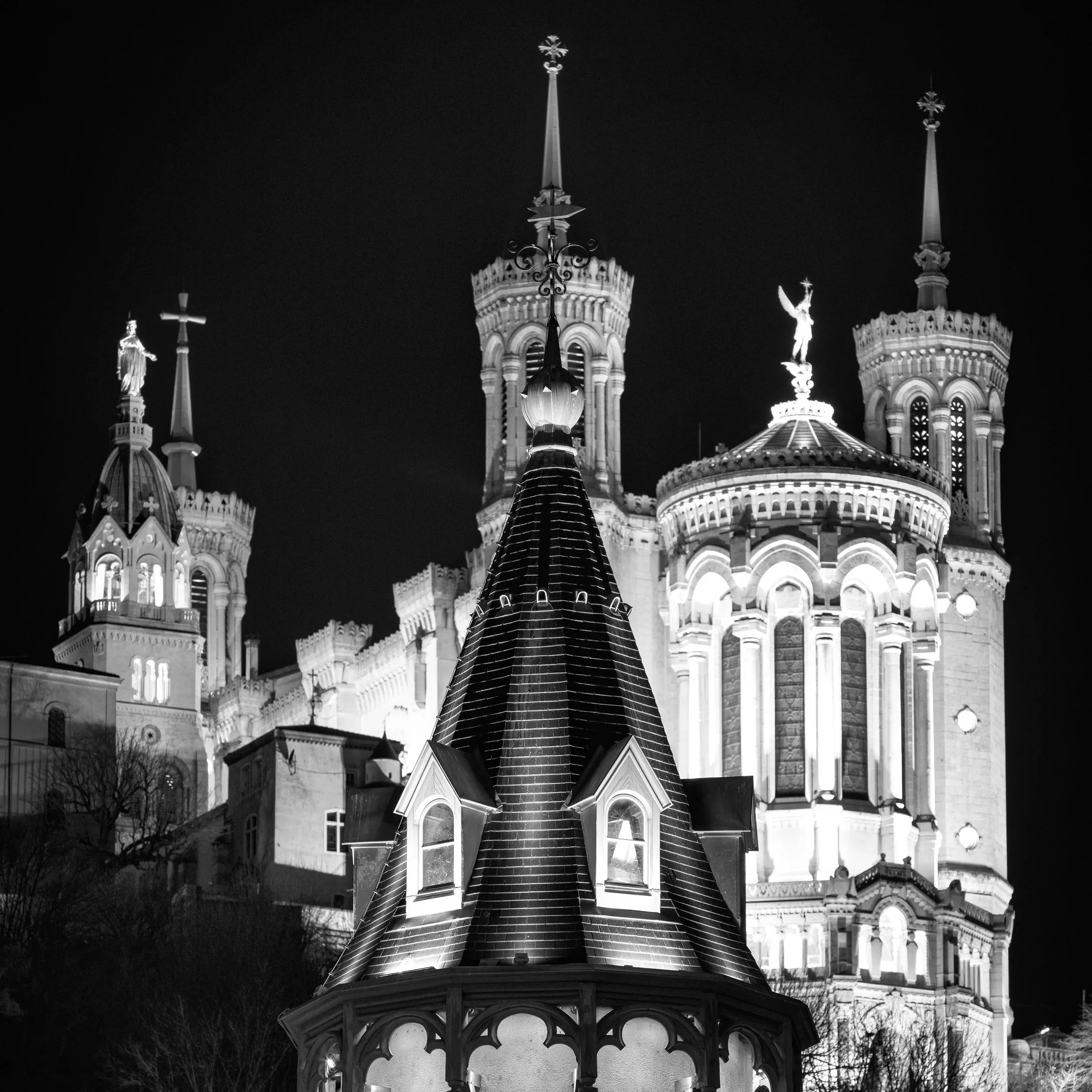 Chapitre « Ombres — Lyon en noir et blanc » du livre photo de Lyon — basilique de Fourvière