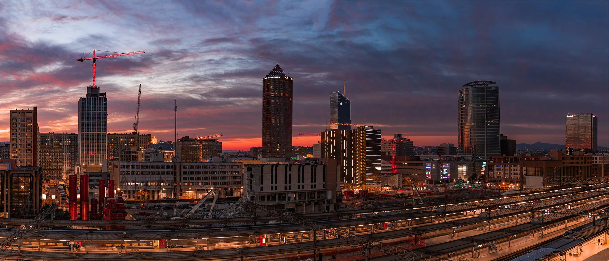 Tirage photo de Lyon « Crepuscule sur travaux » — Iulian Rotaru