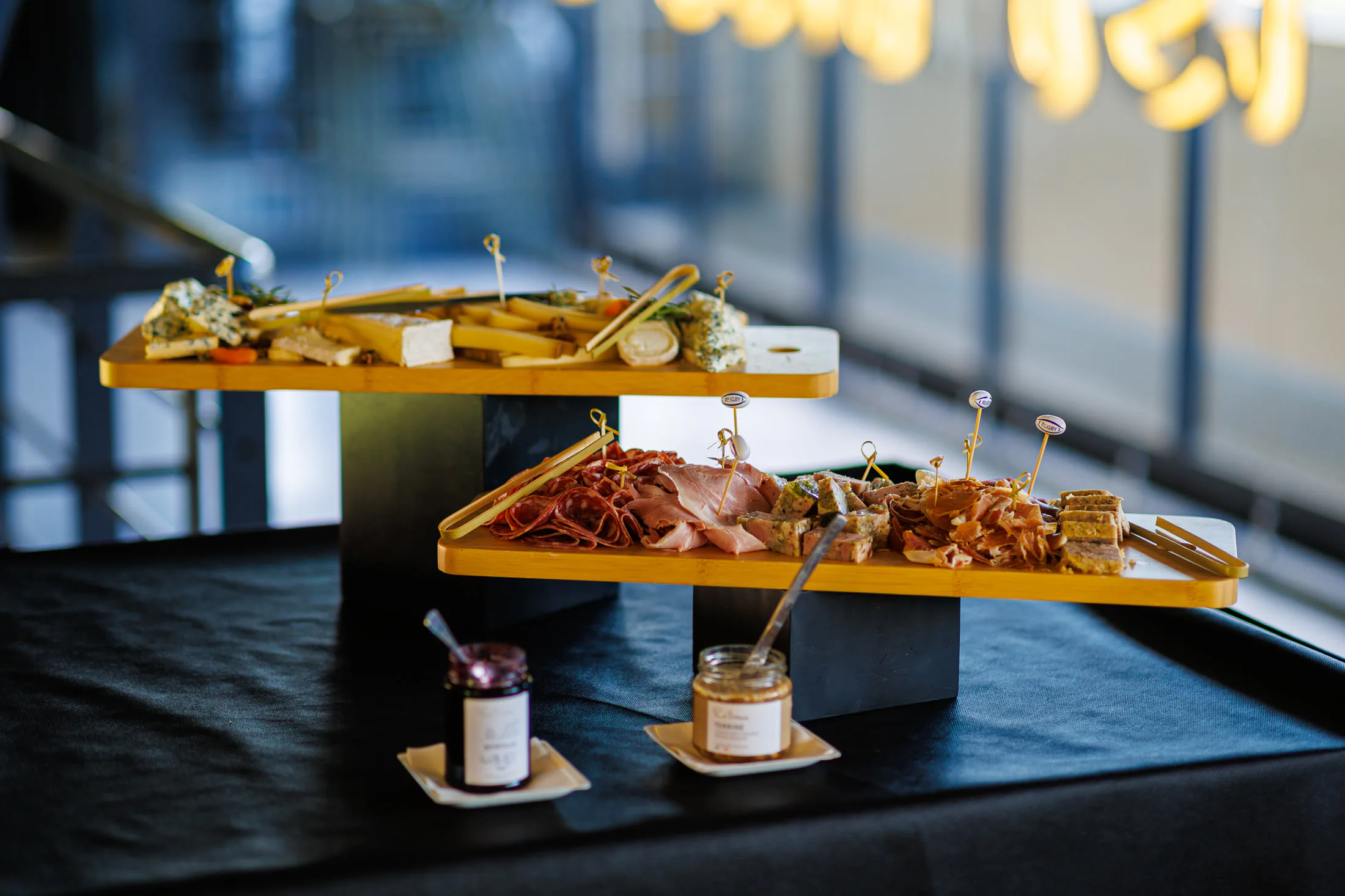 Buffet traiteur d’un salon VIP du LOU Rugby