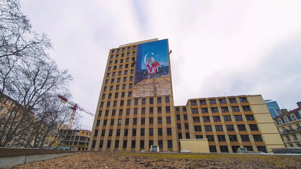 LightAir × Icade – bâche publicitaire monumentale